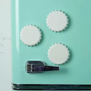 ที่เปิดขวดโลโก้แบบกำหนดเอง ของขวัญส่งเสริมการขาย ที่เปิดขวดแม่เหล็กพลาสติกทรงฝาขวดเบียร์ รูปทรงตามสั่ง - Product Image 6