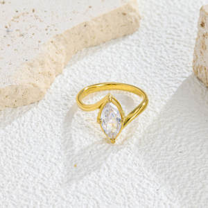 Anillo de Diamante con Corte Marquesa - Oro y Plata de Dos Tonos, Diseño de Lujo Ligero, Accesorio Elegante y Brillante para Uso Diario - Product Image 5