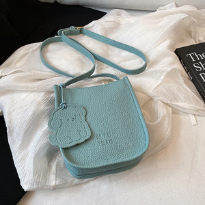 Bolso de Mano Tipo Cubo, Popular Este Año, Estilo Coreano 2025, Moderno y Versátil, para Llevar al Hombro o Cruzado - Product Image 1