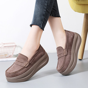 Chaussures pour femmes grandes tailles, printemps automne, cuir véritable, plateforme, style coréen, chaussures à enfiler, chaussures décontractées pour les mères d'âge moyen et les personnes âgées - Product Image 4