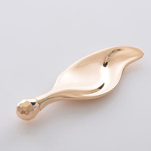 เครื่องนวดหน้าโลหะแบบใหม่ รูปทรง<span class=keywords><strong>ใบ</strong></span>ไม้ สำหรับยกกระชับผิว ลดริ้วรอยรอบดวงตา พร้อมลูกกลิ้งครีมบำรุงผิว - Product Image 2