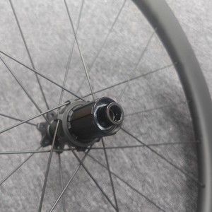 Road 700C Eje de barril Frenos de disco Fibra de <span class=keywords><strong>carbono</strong></span> 28/30/35mm Gravel Road Rim Frenos Hill Climbing Wheel Set - Product Image 4