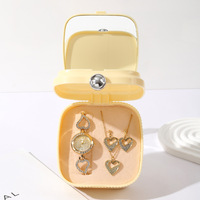 Set de Regalo Personal para Mujer Wisteria, Reloj de Cuarzo de Cristal, Collar de Mariposa, Pendientes, Elegante y Dulce, Regalo Personalizado con Trébol, Regalo de Cumpleaños
