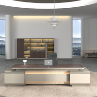 Bibliothèque de bureau moderne avec un grand espace de rangement et un design épuré