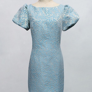 Sur mesure OEM/ODM – Robe midi décontractée pour femme, taille naturelle, couleur unie, tissu jacquard gaufré, manches bouffantes, style simple et tendance - Product Image 5