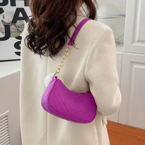 Tas tangan wanita desainer baru 2024 tas bahu Retro modis flanel warna permen Mini dengan tas ketiak sadel wanita bertekstur Pompon