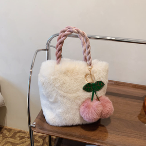 Kore moda Vintage sevimli sonbahar kış Faux kürk çanta küçük kız tüylü tasarımcı lüks kova çanta kiraz peluş topu - Product Image 2
