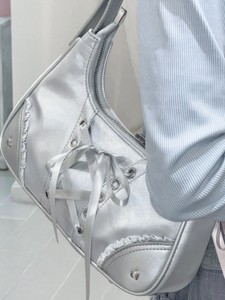 Sac à dos Ita en cuir PU personnalisé avec badge unique en forme <span class=keywords><strong>de</strong></span> feuille, style Kawaii Anime Cartoon, pour les fans d'anime, les conventions et l'usage quotidien - Product Image 6