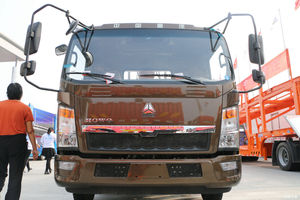 Gru Montata su Camion SINOTRUK HOWO Hanjiang 150HP di Alta Gamma, Versatile e Ingegnosamente Realizzata per Lavori di Ingegneria - Product Image 2