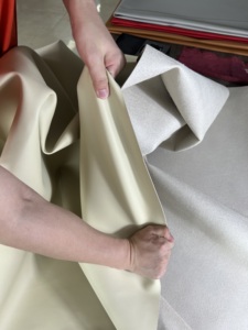 <span class=keywords><strong>Fundas</strong></span> de Asiento de Coche de Microfibra de Cuero PU de 1.2 mm Resistentes a las Manchas con Relieve Spot Napa <span class=keywords><strong>para</strong></span> el Interior del Coche - Product Image 5