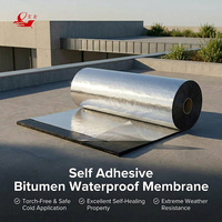 Membrane d'étanchéité bitumineuse autocollante en aluminium gaufré, à application à froid, pour toitures plates et sous-sols