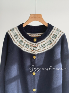 Cárdigan <span class=keywords><strong>Azul</strong></span> <span class=keywords><strong>Marino</strong></span> Informal y Transpirable 100% Cachemira con Diseño Floral en el Pecho y Botones Dorados para <span class=keywords><strong>Mujer</strong></span> - Product Image 4