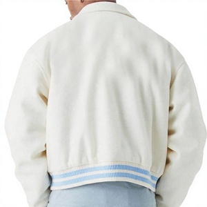 Veste varsity blanche pour homme, lettres brodées bleues, style preppy, col mandarin, coupe classique, vêtements d'hiver, 100% coton/laine - Product Image 3