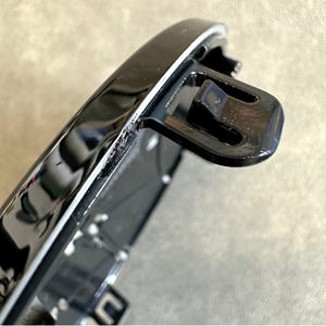 Set 2 Pezzi Emblema Griglia Anteriore <span class=keywords><strong>Nero</strong></span> Lucido + <span class=keywords><strong>Logo</strong></span> Posteriore per <span class=keywords><strong>Volkswagen</strong></span> Polo 6R 6C 2006-2018 - Product Image 4