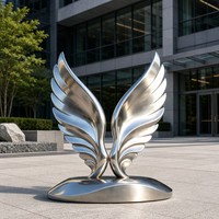 Sculpture d'ailes d'ange en acier inoxydable 3D poli avec des thèmes de fée et de musique - Art moderne pour la fête nationale ou les cadeaux de Noël