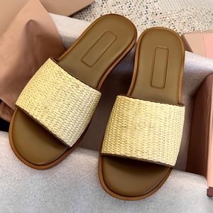 รองเท้าแตะแบบสวมสำหรับผู้หญิง ปี 2026 เหมาะสำหรับใส่กลางแจ้ง ชายหาด กันลื่น ดีไซน์หรูหราสำหรับสุภาพสตรี - Product Image 1