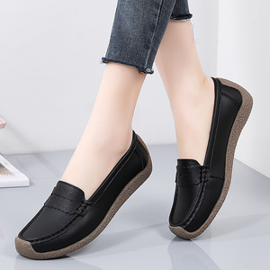Nouvelles chaussures ultra-douces pour maman, mocassins à semelle épaisse en caoutchouc, chaussures plates confortables et décontractées pour femmes âgées, à porter au printemps - Product Image 1