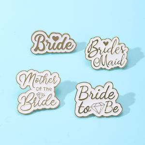 Broche de Noiva com Tema de Casamento em Liga de Zinco Esmaltada com Revestimento Epóxi - Impressão UV |   Acessório para Evento de Despedida de Solteira - Product Image 1