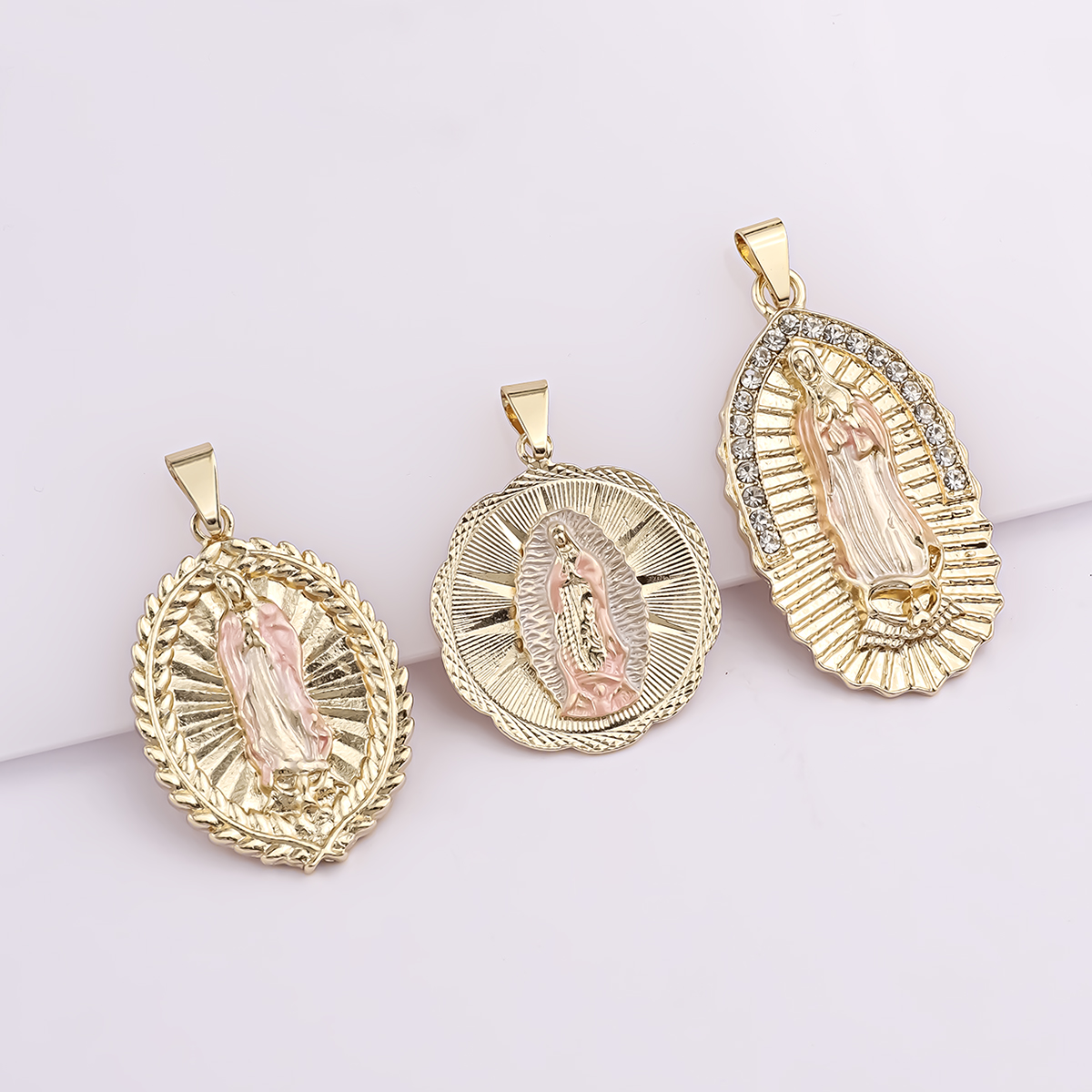 Collana in oro 18k della Vergine Maria: ciondolo della Madonna di Guadalupe - Italia