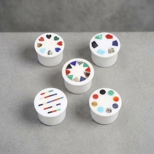 Boîte à bijoux en marbre artisanale à motif floral moderne, fabriquée en Inde, avec design personnalisé, qualité supérieure, idéale pour offrir en cadeau - Product Image 1
