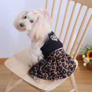 Robe pour animaux de compagnie à imprimé léopard, pour chiens et chats, en polyester marron café, à porter en toutes saisons - Product Image 2