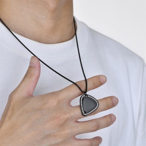 Collares de Joyería al por Mayor con Colgante Personalizado de Púa de Guitarra de Acero Inoxidable - Product Image 4