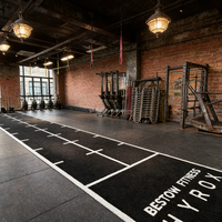 Tapis de fitness intérieur HYROX pour luge lestée, tapis de sport artificiel durable antidérapant pour salle de sport, support personnalisé pour logo et graphiques
