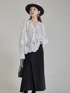 Femmes haut de gamme industrie lourde coton Simple Chic papillon brodé décontracté creux avec bouton décoration chemisiers pour femmes - Product Image 6