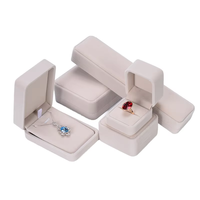 Boîte de présentation carrée de luxe pour bijoux, emballage cadeau, boîte à bijoux en velours pour boucles d'oreilles, bracelets, colliers, pendentifs, bagues