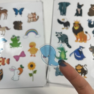 Pegatinas personalizadas de dibujos animados transparentes y bonitas con corte especial, en tamaños irregulares, adecuadas para cajas de regalo, etiquetas de regalo, vinilo. - Product Image 3