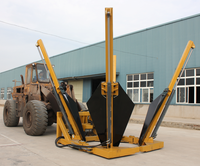 Matériel lourd pour le transplantation d'arbres de jardin de grande taille, chargeuse sur pneus, pelle à arbres