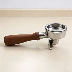 เครื่องชงกาแฟแบบหรูหราเป็นมิตรกับสิ่งแวดล้อม  <span class=keywords><strong>แบบ</strong></span>ใช้มือล้าง  ด้ามจับไม้  สแตนเลส  ขนาด 51 มม. - Product Image 3