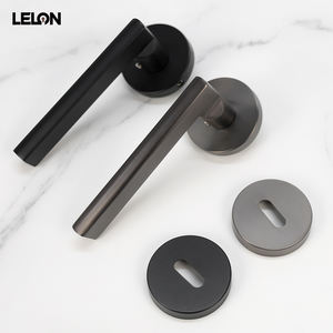 Manija de Puerta Magnética Silenciosa con Cerradura de Cerrojo Recto de Diseño Europeo Elegante para Interiores y Privacidad (Manija Ficticia) - Product Image 1