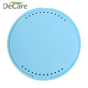 กล่องใส่ฟันปลอมทรงกลม DeCare สีฟ้า ทำจากพลาสติก มีรูและกระจกสำหรับเก็บฟันปลอม - Product Image 1