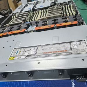เซิร์ฟเวอร์แร็ค PowerEdge R670 รุ่นที่ 17 ขนาด 1U พร้อมโปรเซสเซอร์ Xeon 6710E จำนวน 2 ตัว หน่วยความจำ DDR5 6400 ความจุ 1.92TB SSD รับประกัน 3 ปี มีสินค้าในสต็อก - Product Image 4