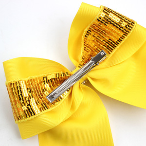 Accessoires de cheveux pour cheerleading : Pinces à cheveux élégantes faites à la main avec sequins carrés, nœuds de cheerleading couleur unie en queue d'hirondelle - Product Image 4