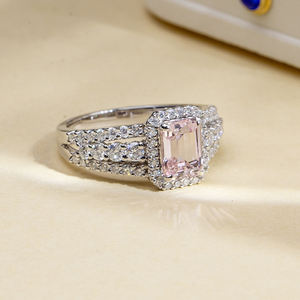 Anillo de compromiso Messi Jewelry MSR-1793 de oro de 14 quilates con zafiro rosa en forma de esmeralda - Product Image 2