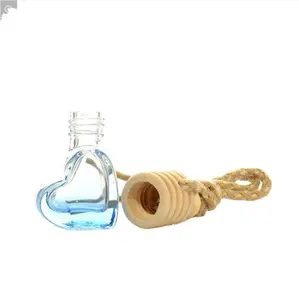 OEM OEM 5ml 8ml 10ml Coração Forma Atacado difusor vazio pendurado carro perfume fosco garrafa de vidro com tampa de madeira