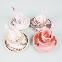 Vente en gros d'ensembles de vaisselle en plastique céramique occidentale de luxe kit d'assiettes et de tasses de luxe pour restaurants à usage domestique fabriqué en Chine