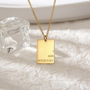 2024 nouvelles femmes lettre carré pendentif collier 18K <span class=keywords><strong>or</strong></span> personnalisé gravé collier <span class=keywords><strong>or</strong></span> initiale <span class=keywords><strong>médaille</strong></span> lettre pendentif collier - Product Image 6