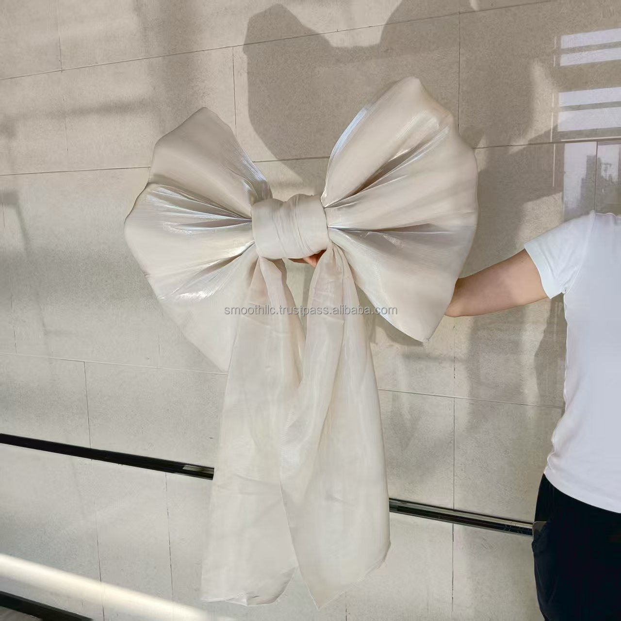 สีขาวมุก