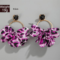 Boucles d'oreilles créoles mode bohème européenne et américaine, exagérées, colorées, en tissu imprimé léopard, avec fleur pendante en plastique, cadeau pour femme