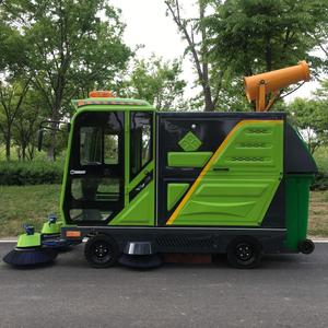 Camion balayeuse électrique municipale autoportée pour le nettoyage des routes avec bac à poussière de 240 L et nettoyeur haute pression - Product Image 6