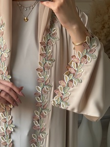 Abaya ouverte en satin beige personnalisée Leduo pour femmes, broderie de feuilles colorées, kimono long modeste, tenue quotidienne musulmane - Product Image 4