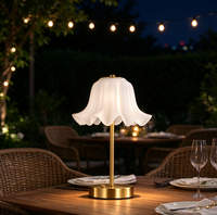 Lampe de table LED portable moderne en fer, à commande tactile, intensité réglable, sans fil, rechargeable, écologique, style nordique, lumière blanc chaud pour chambre à coucher