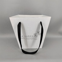 Boîtes en carton trapézoïdales réutilisables avec logo de marque pour mariage, emballage cadeau écologique en matériaux recyclés avec gaufrage à chaud