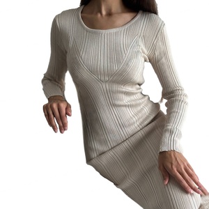 เดรสยาวผู้หญิงคุณภาพสูงแบบขายส่ง รับผลิตตามสั่ง (OEM) ดีไซน์เรียบหรู สีพื้น ผ้าถัก ทรงเข้ารูป แขนยาว - Product Image 3