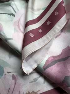 Su misura in <span class=keywords><strong>raso</strong></span> di seta stampato digitale bawal hijab/alta qualità di <span class=keywords><strong>raso</strong></span> stampato di seta bawal con cuciture per bambini - Product Image 5