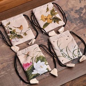 Bolsas de Satén de Lujo al por Mayor con Cordón, Grandes, con Logotipo Personalizado, Reutilizables, Impresión por Grabado, Serigrafía, Reciclables, para Regalos y Manualidades - Product Image 4