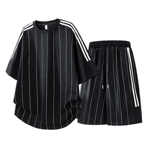 Conjunto de dos piezas para <span class=keywords><strong>hombre</strong></span>, conjunto deportivo informal de cuello redondo, manga corta, verano, seda helada, emparejado con pantalones cortos, camiseta - Product Image 1